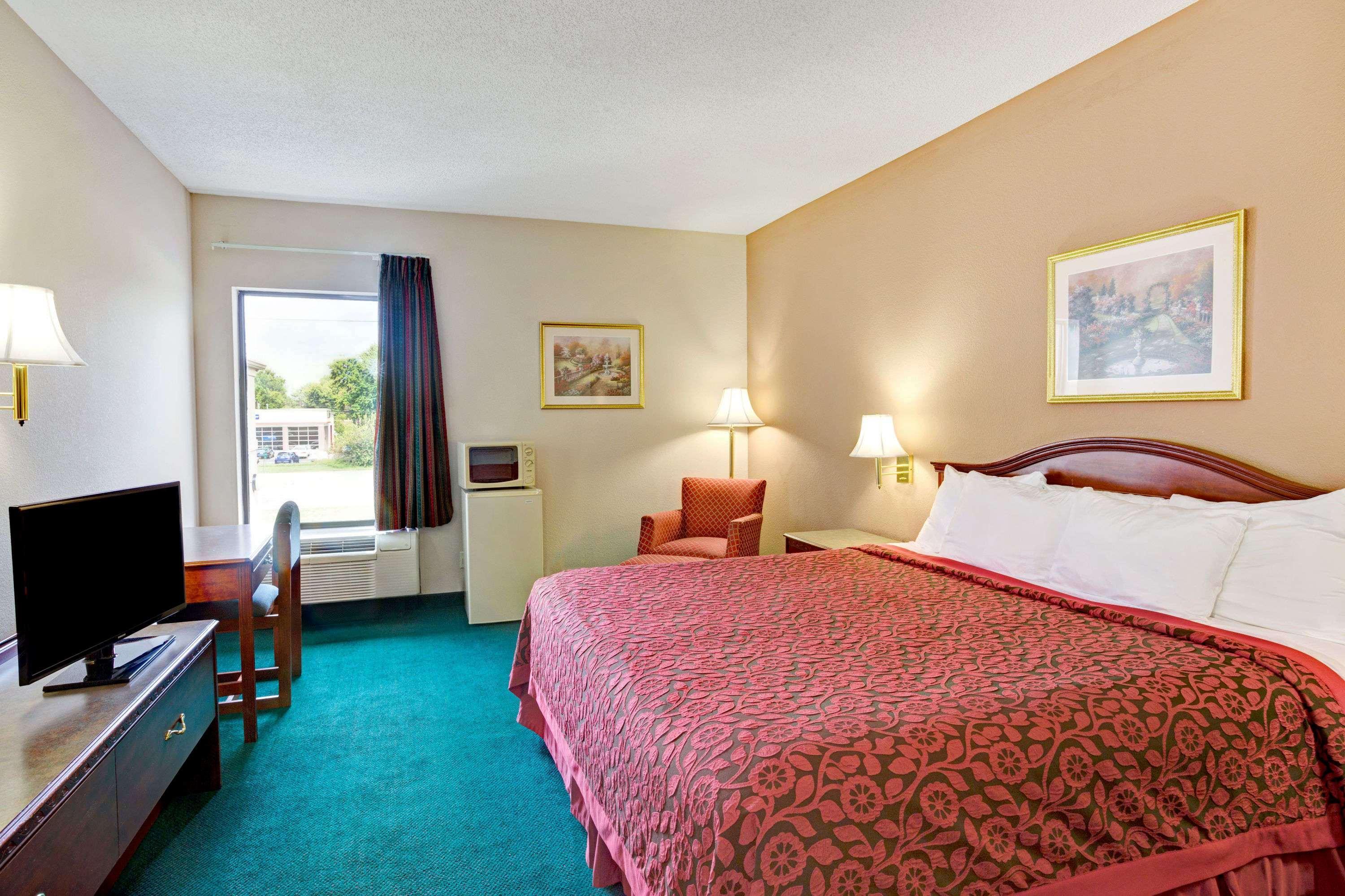 Days & By Wyndham Sw Louisville