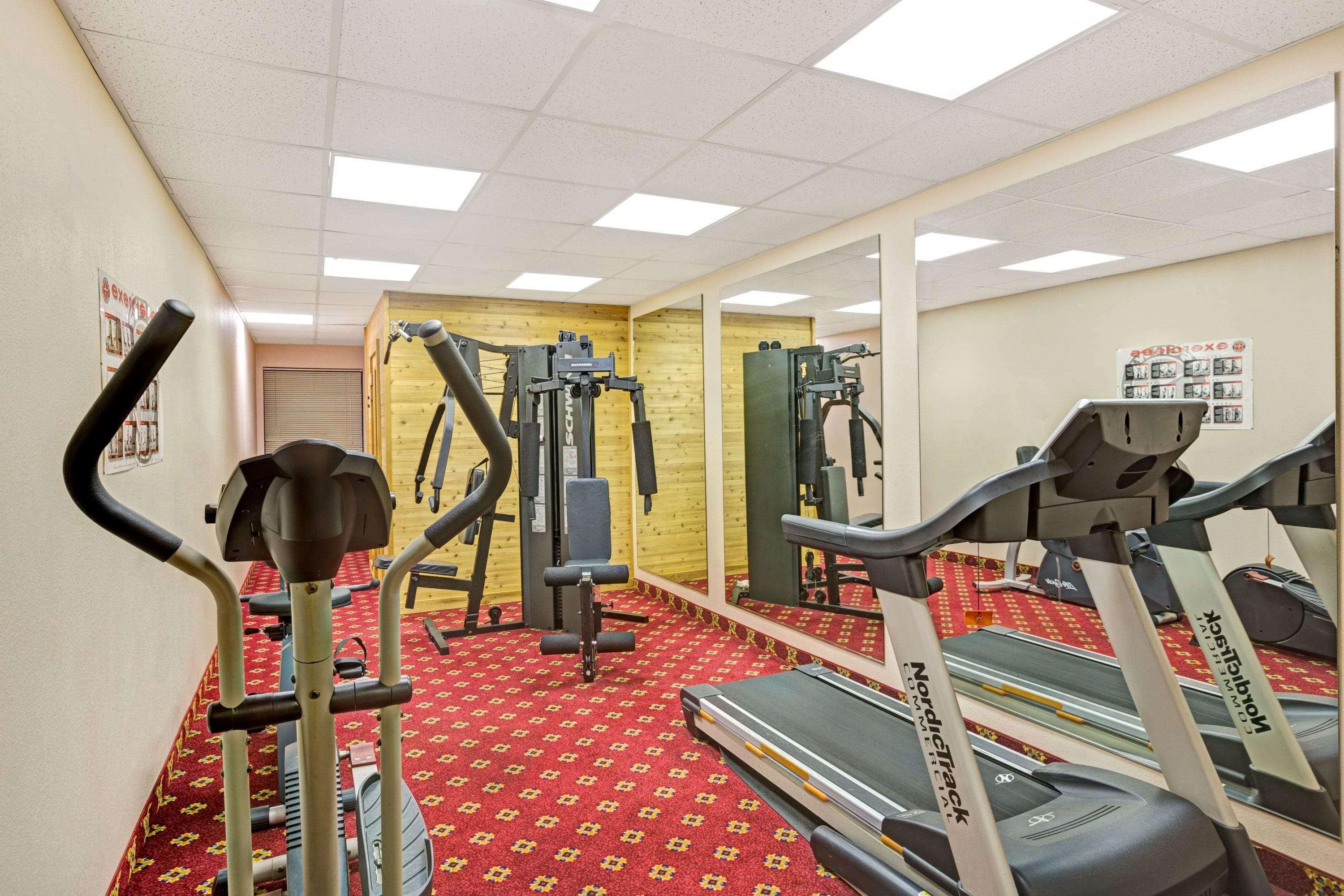 Hotel Days & By Wyndham Sw Louisville