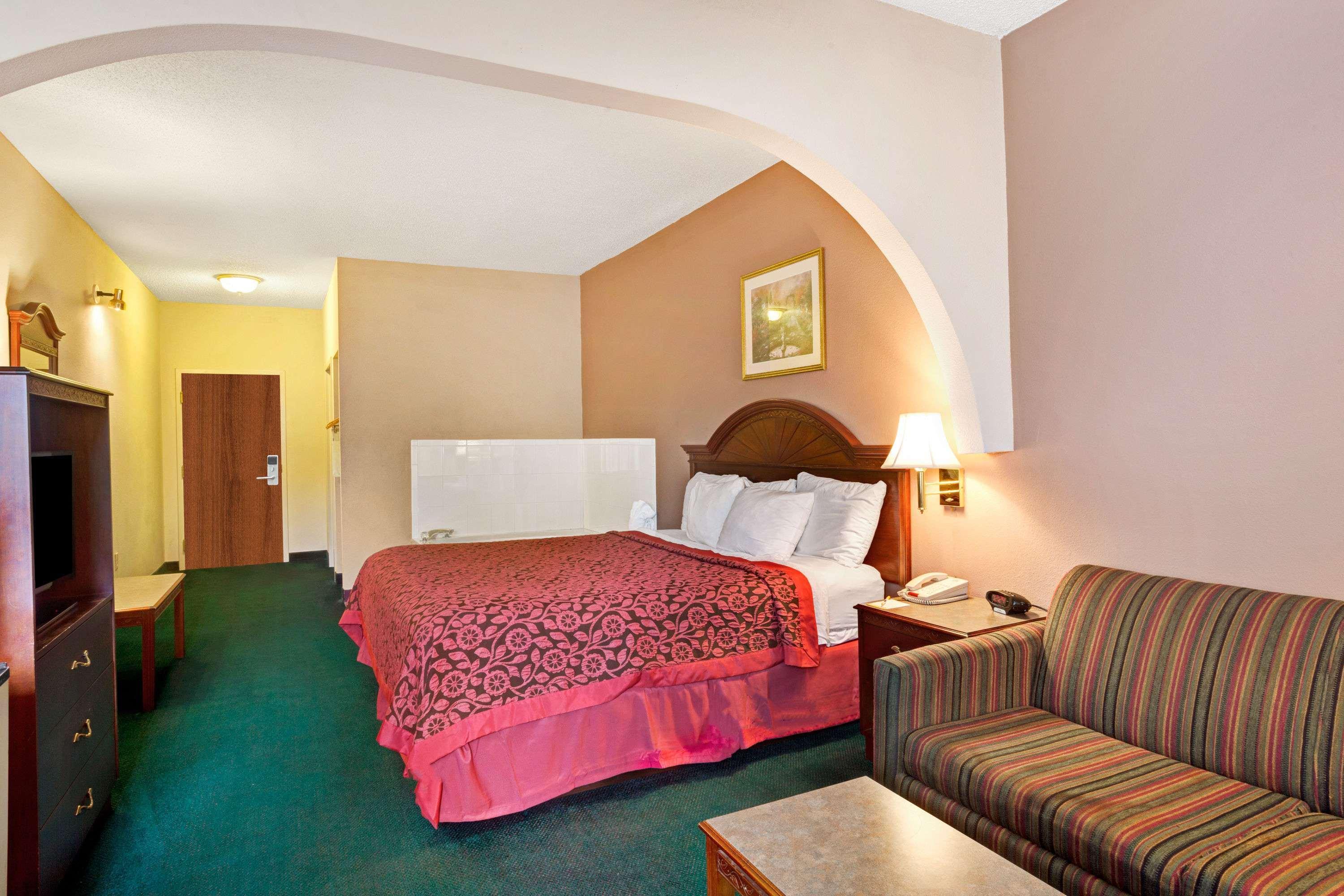 Days & By Wyndham Sw Hotel Louisville