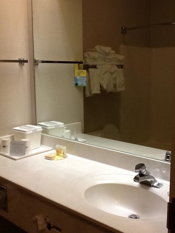 Days & By Wyndham Sw Hotel Louisville